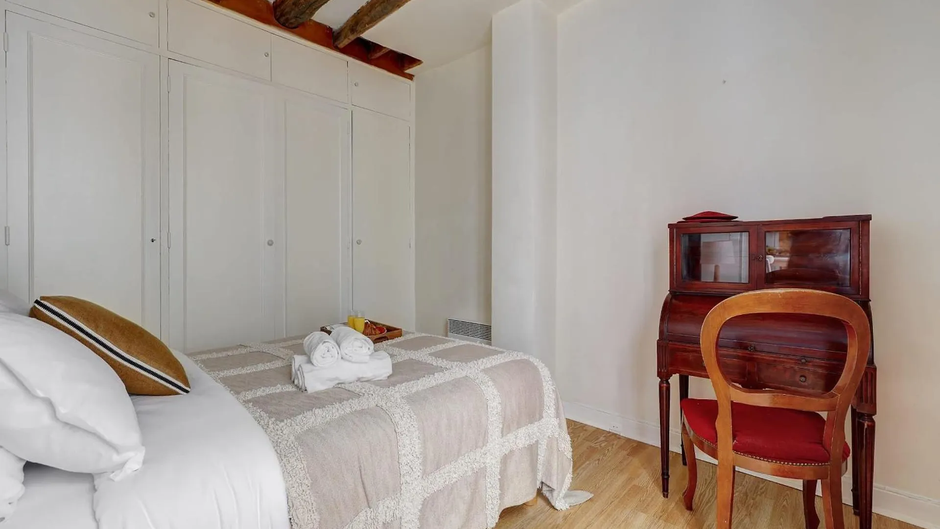 Bnbnova - 1Br Eiffel Tower & Rue Cler Paris Apartment